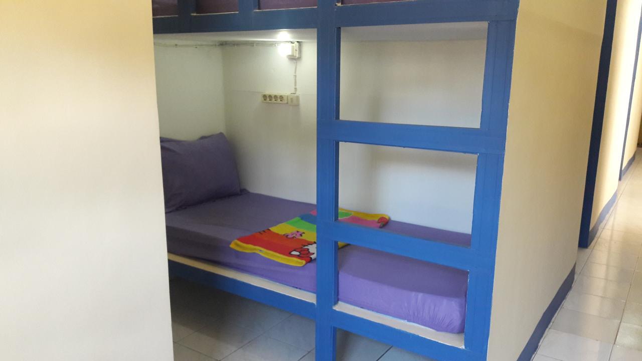 Centro Hostel Лабуан-Баджо Екстер'єр фото